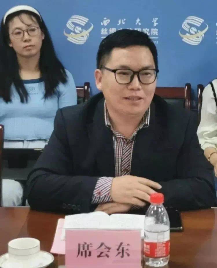 （图为席会东副院长做总结发言）