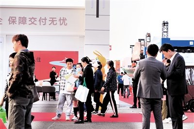 春季房展会现场热闹非凡