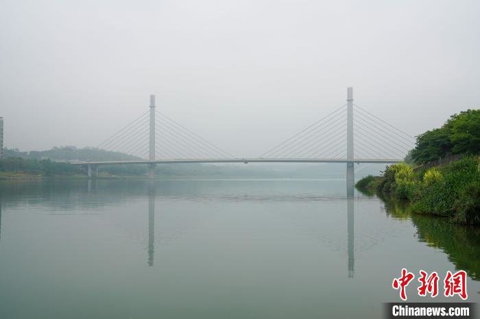 邕江水体碧绿清澈。　王以照 摄