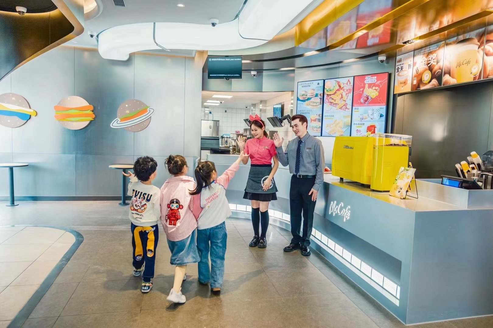 麦当劳中国首家太空亲子餐厅喜欢您来
