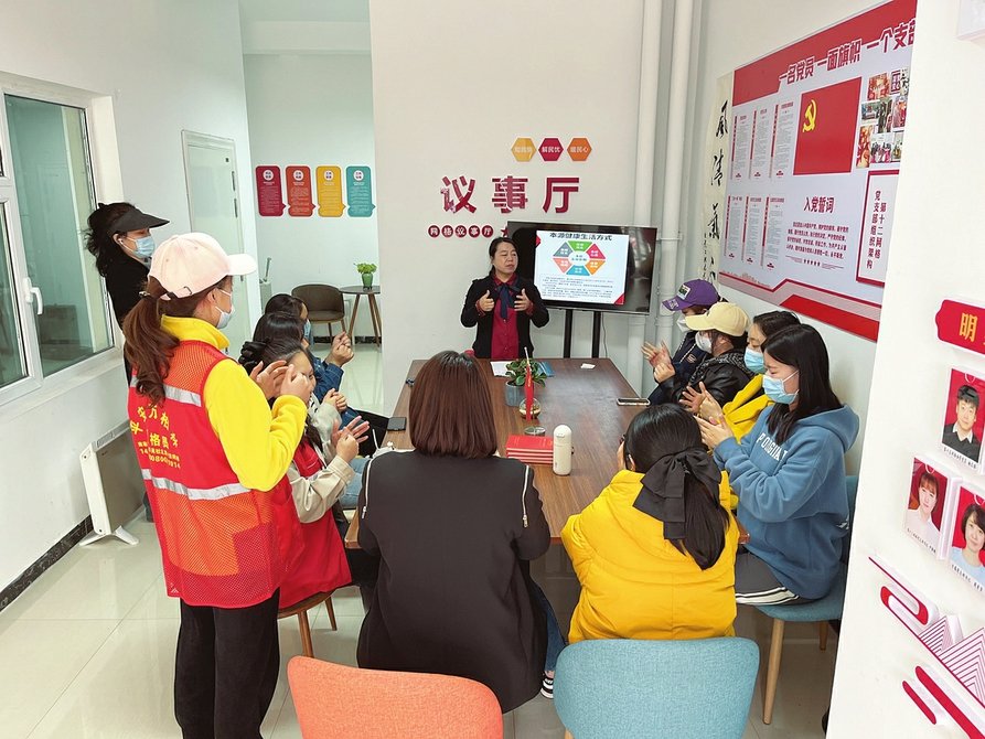 南寒街道西华苑社区组织开展就业培训。