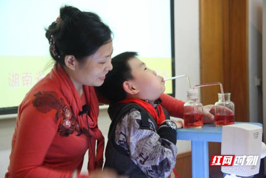 张敏展示研究课《运动起来会怎样》。