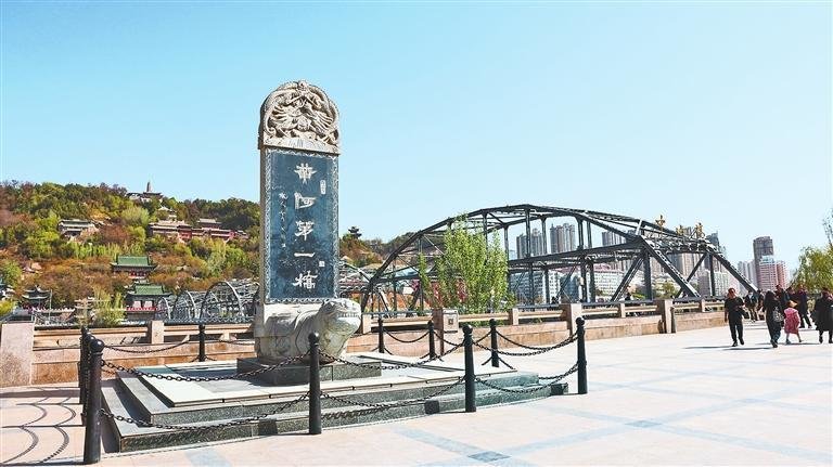 黄河第一桥石碑 摄影：张铁梁