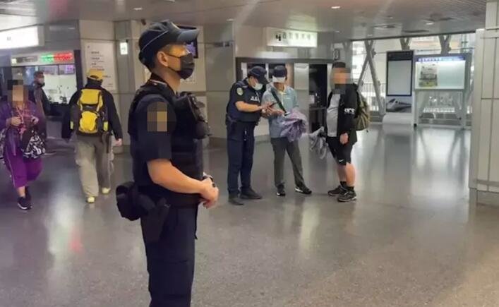 台铁4月24日接到留言，有人声称在基隆站安装炸弹，岛内铁路警察下午派人到基隆站检视及戒护。