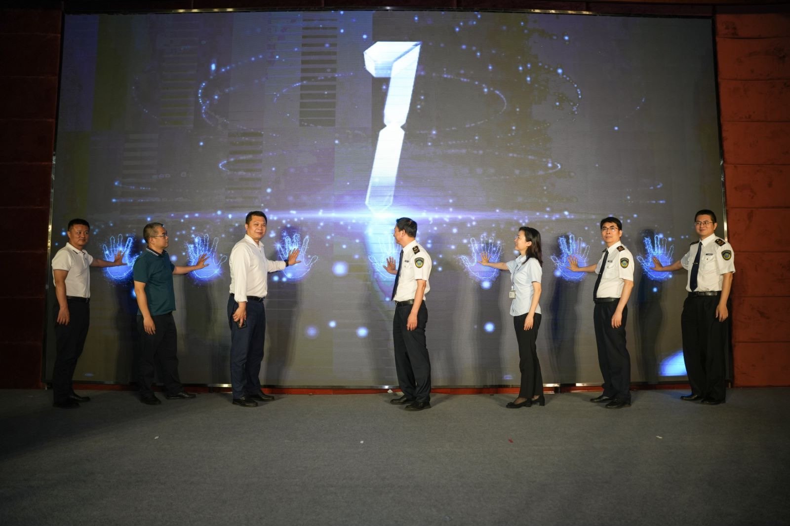 再续三站，龙岗区职业健康快车行进中！