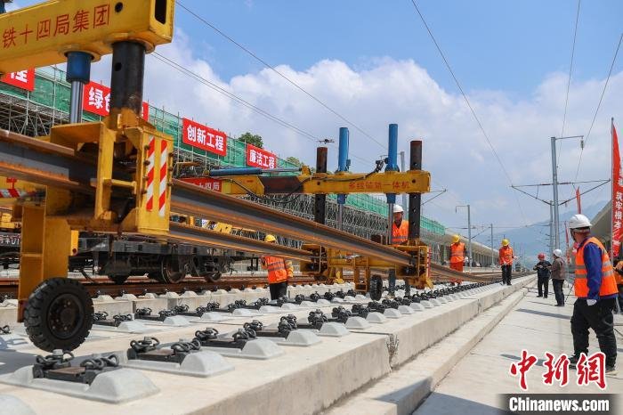 昌景黄高铁全线铺轨贯通预计2023年底具备开通运营条件