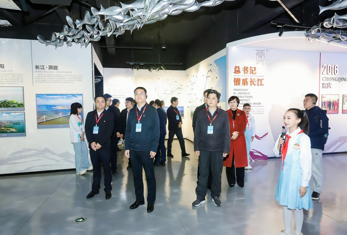长江流域11省市“河小青”岳阳联手启动“守护好一江碧水”志愿活动