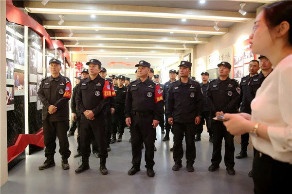 战味十足!看滨州公安特巡警山地拉练