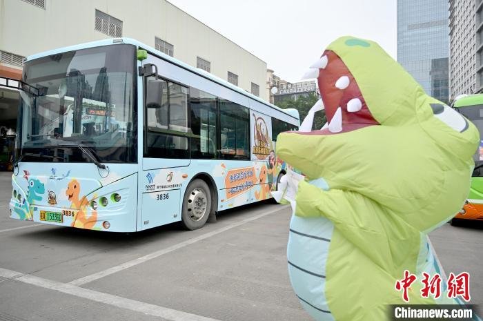 广西南宁推出“本地游”专线地铁联动公交便民出行促消费