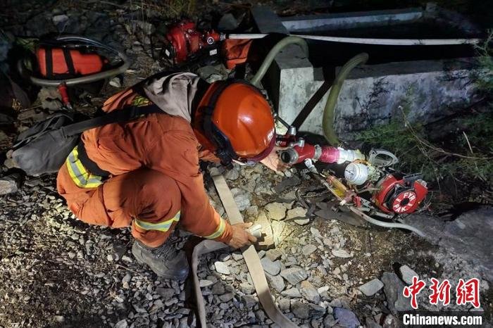 四川稻城森林火灾:地空协同全力扑打雷击森林火灾凤凰网吉林_凤凰网