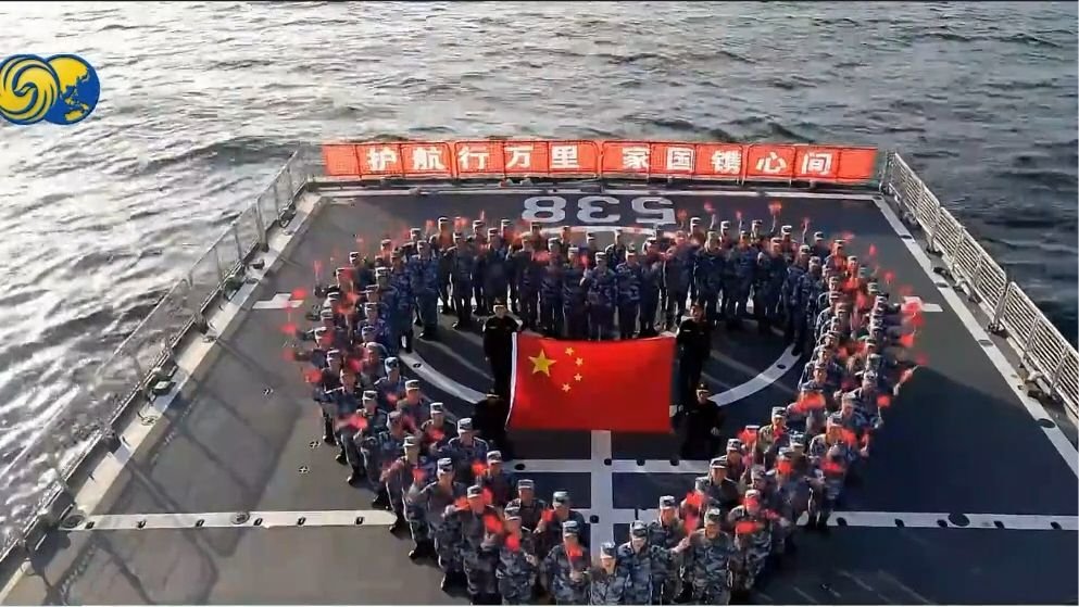 人民海军成立74周年：“烟台舰”首次返回烟台，舰上官兵谈护航感受