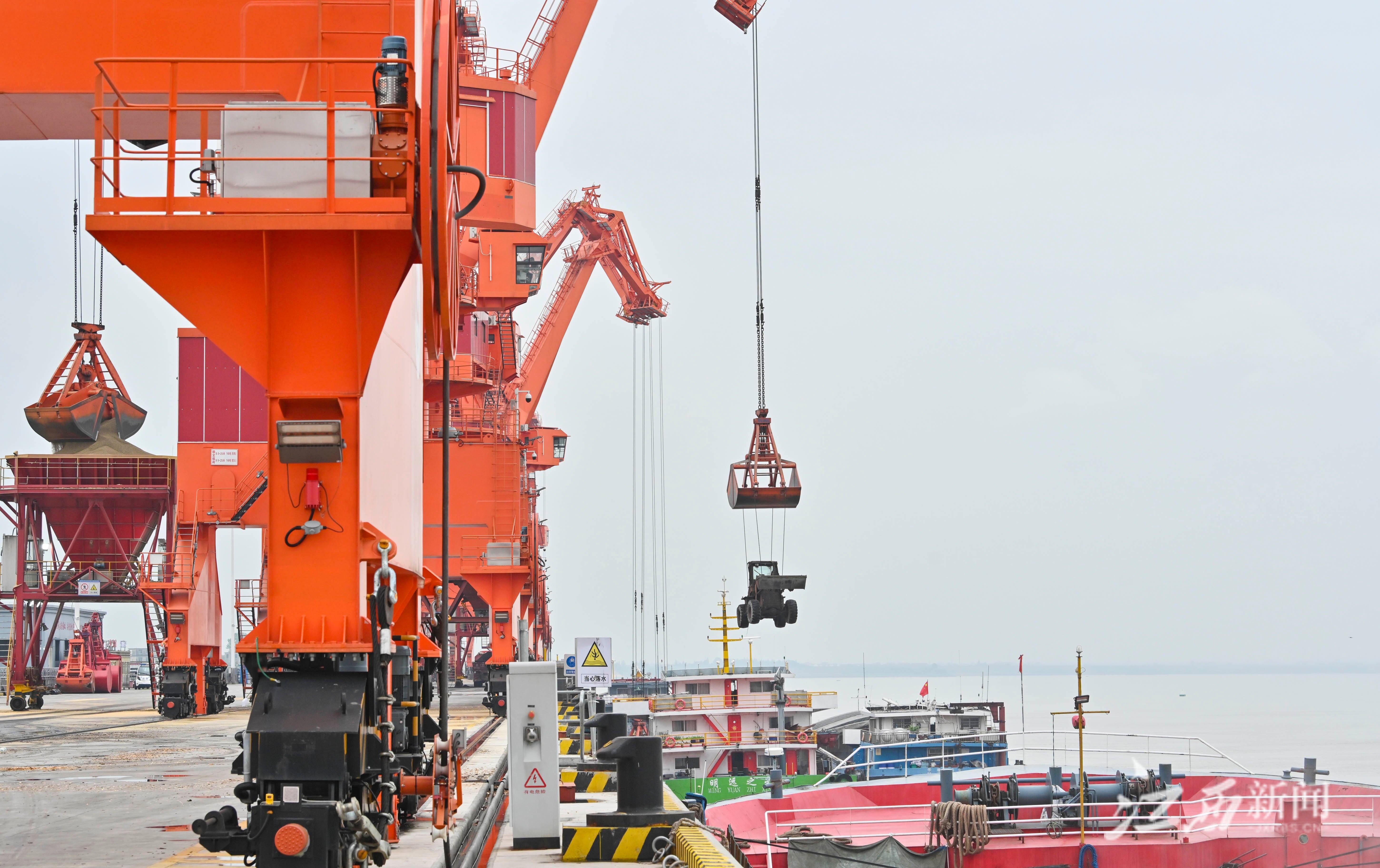 南昌姚湾综合码头泊位主体结构竣工