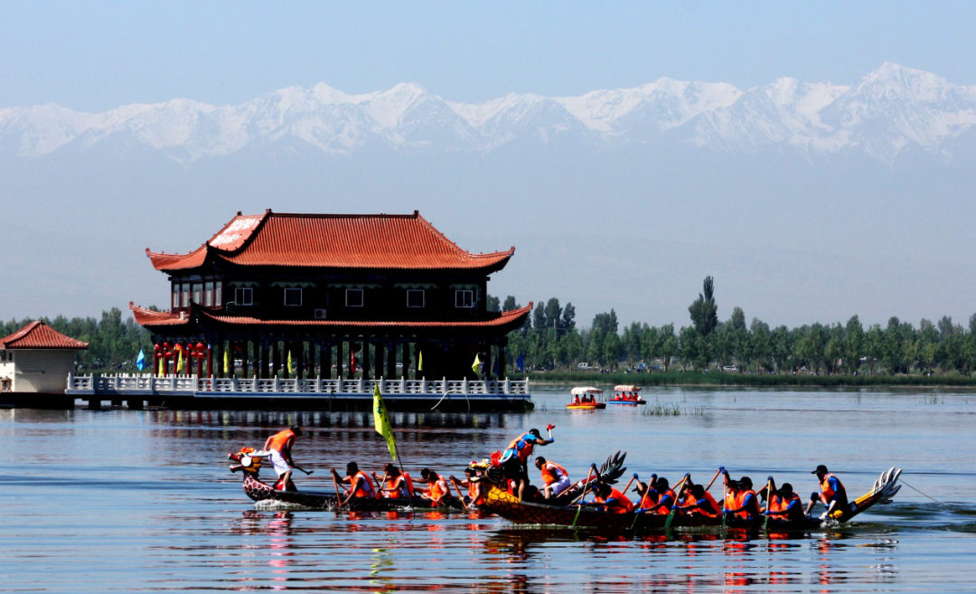 民俗活动赛龙舟