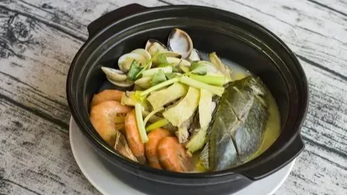 杂鱼煲化繁为简，石斑鱼带来朴素味道，不同烹饪手法暗含海南人的生活态度
