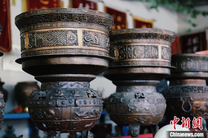 图为铜铝铸造成品展示。　崔桓 摄