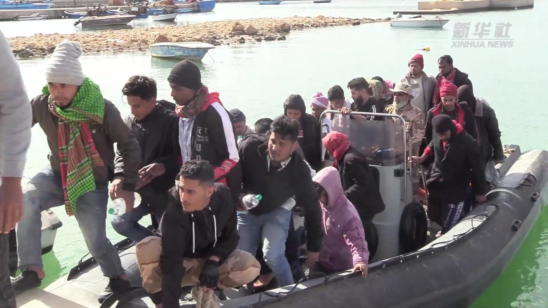 利比亚海岸警卫队救起61名非法移民