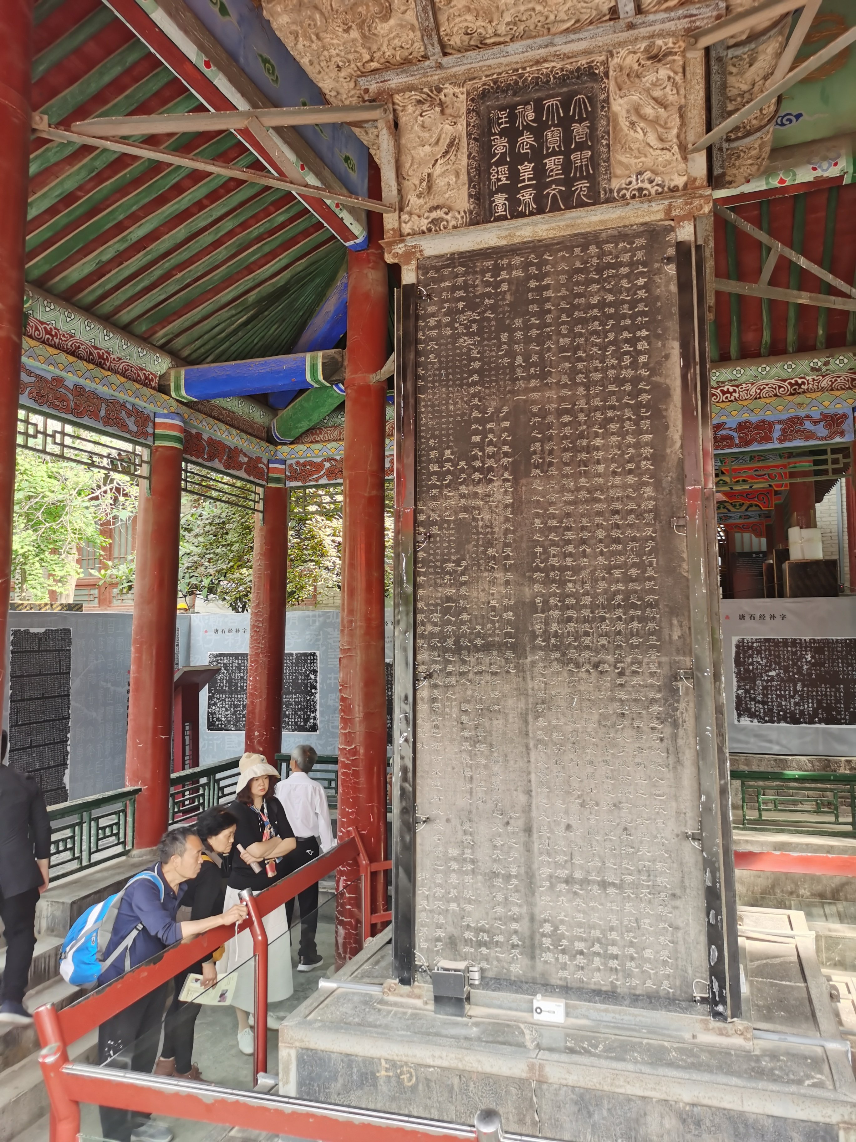 泰山学院艺术学院书法专业碑刻考察活动圆满完成