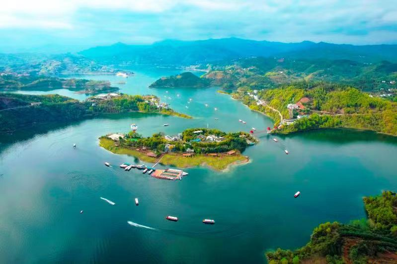 图为安康瀛湖景区