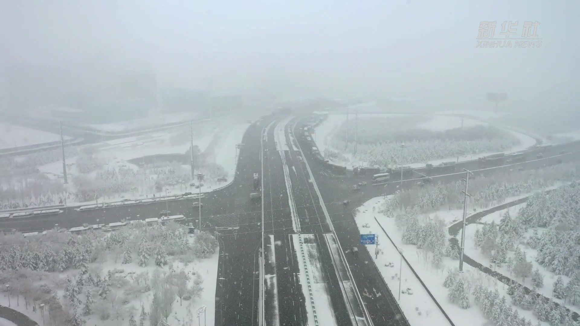 内蒙古鄂尔多斯：四月春雪美如画
