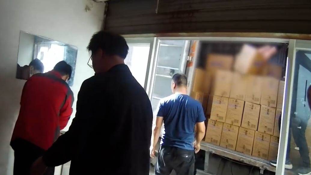 杭州查获涉案假冒知名品牌蓝月亮洗衣液3000余箱