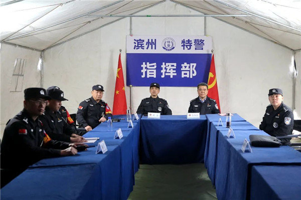 战味十足!看滨州公安特巡警山地拉练