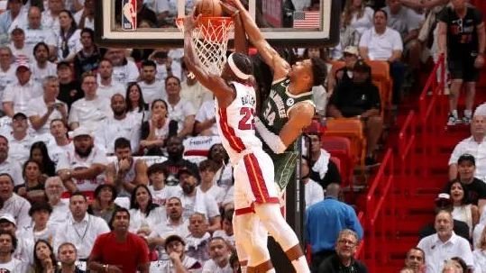 巴特勒狂轰56分+隔扣字母哥!热火3-1雄鹿,黑八要来了?