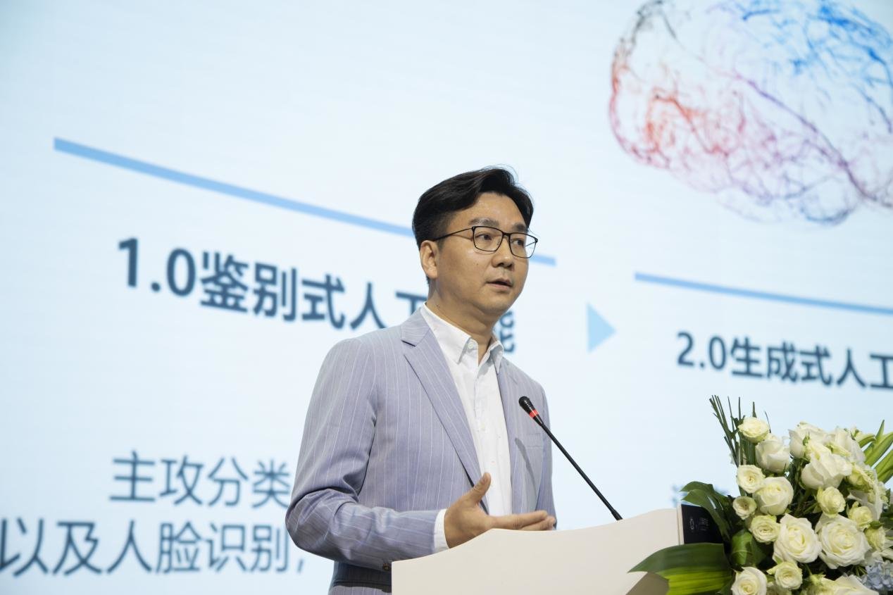 云知声创始人、CEO黄伟作主题报告