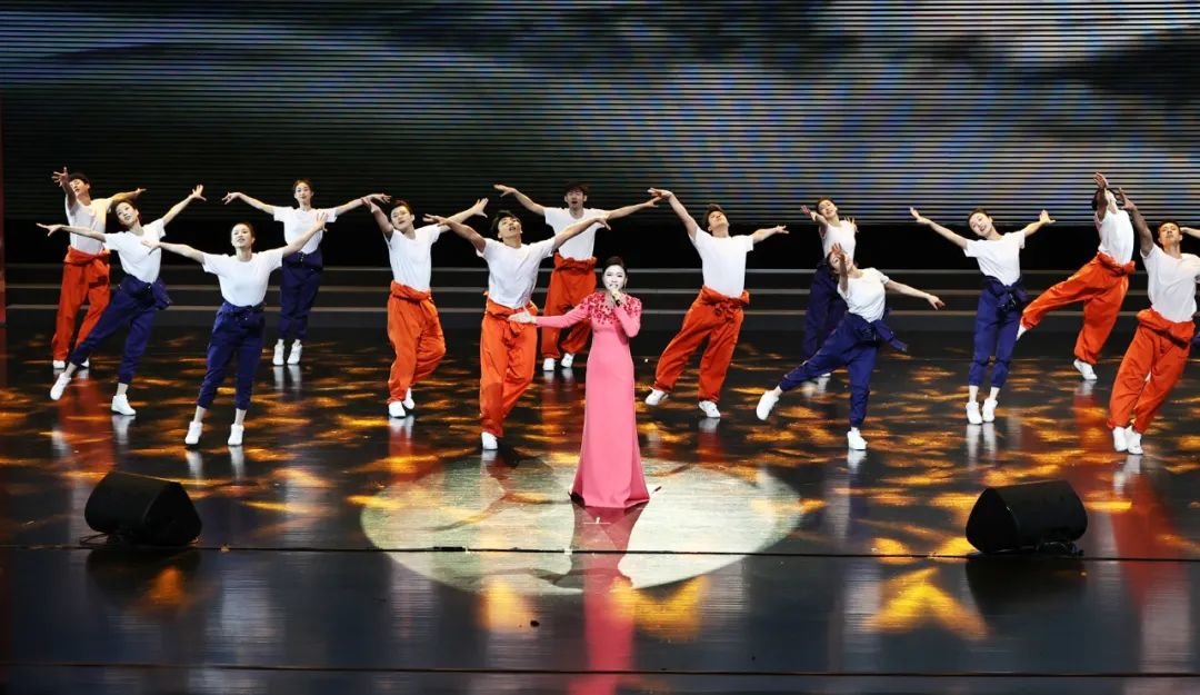 歌曲《逐梦圆舞曲》剧照(演唱:陈思思 著名女高音歌唱家)