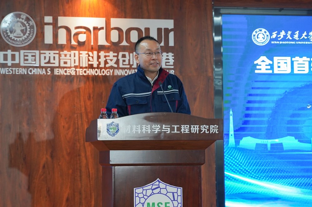 全国首辆镁合金轻量化挂车交付