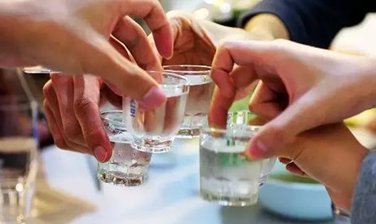 老酒故事 | 这款酒让我在酒桌上逢凶化吉