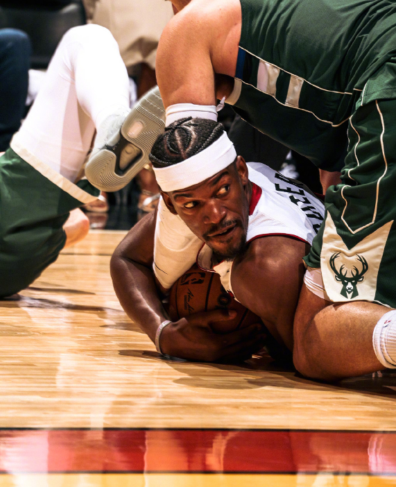 巴特勒狂轰56分+隔扣字母哥!热火3-1雄鹿,黑八要来了?