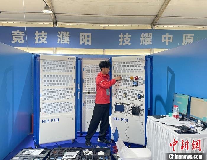 图为物联网技术比赛。　李雯 摄