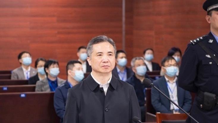 杭州市委原书记周江勇受贿案开庭,被控直接或者通过其亲属受贿1.93亿余元_凤凰网视频_凤凰网