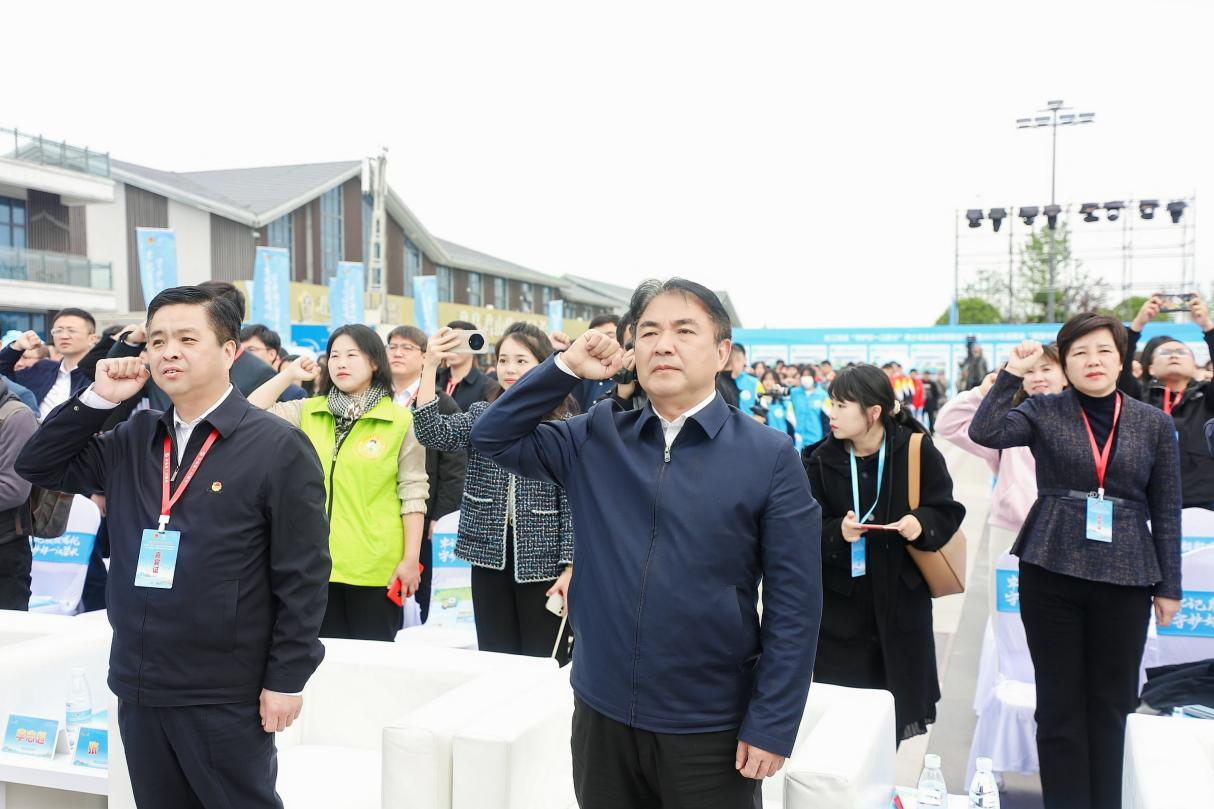 长江流域11省市“河小青”岳阳联手启动“守护好一江碧水”志愿活动