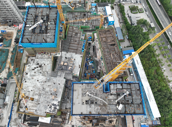 匠心倾注,“首”封金顶