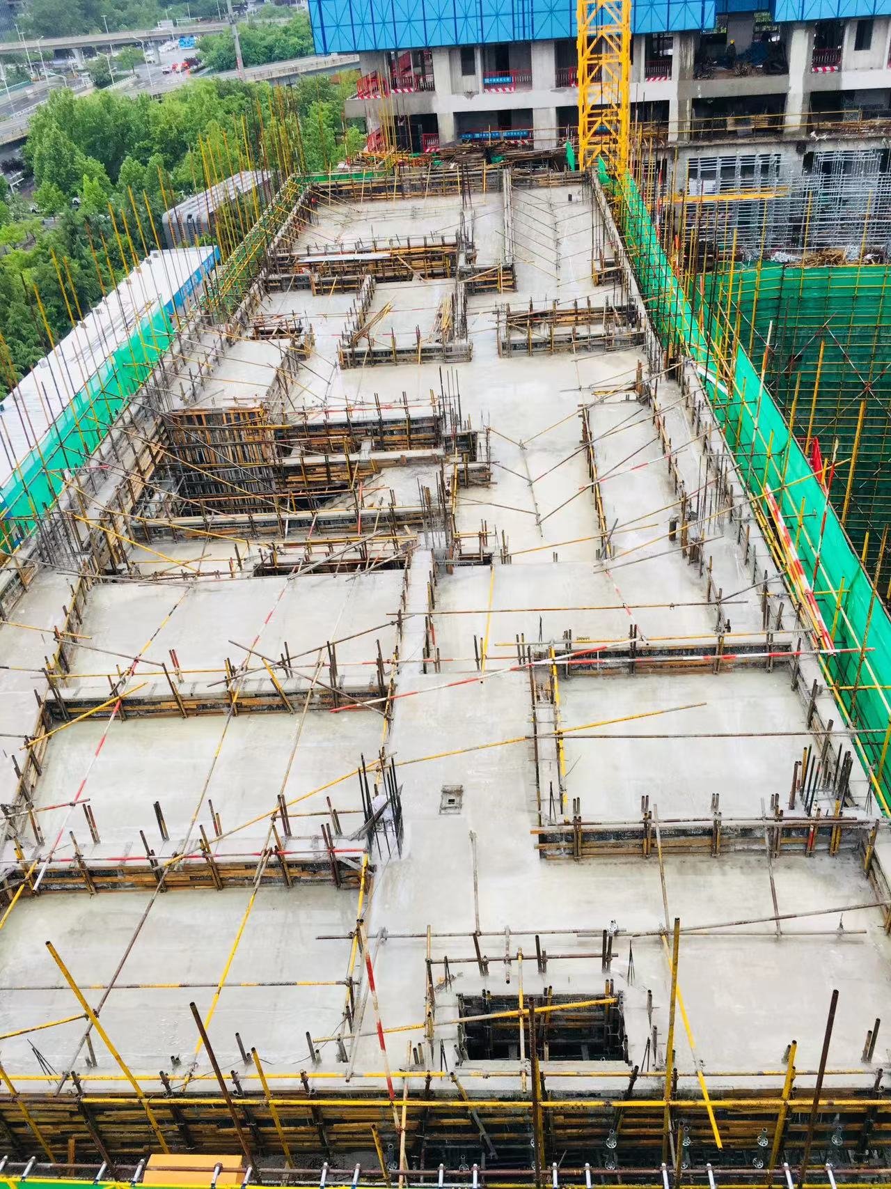 匠心倾注,“首”封金顶