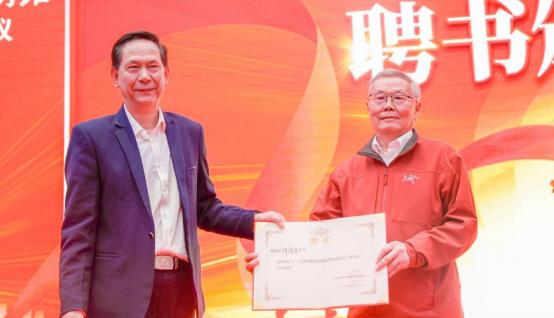 聘请何清华为筹备委员会副主任(徐勇供图)