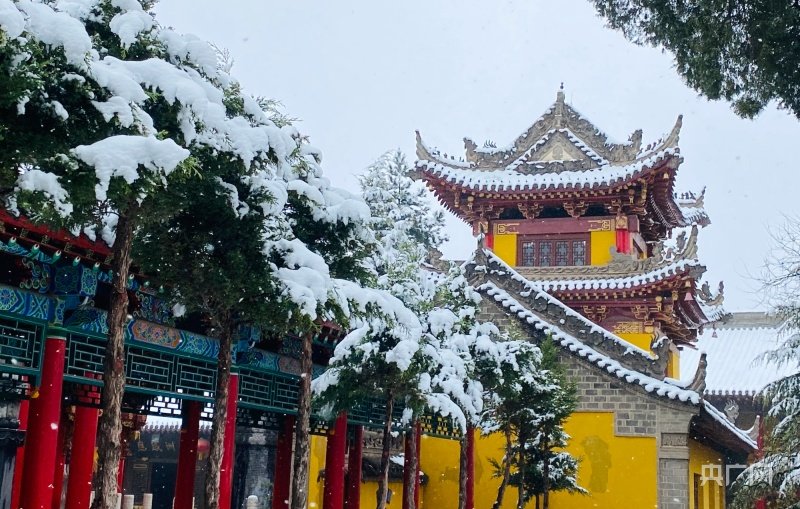 崆峒山雪景（央广网发 王璐 摄）