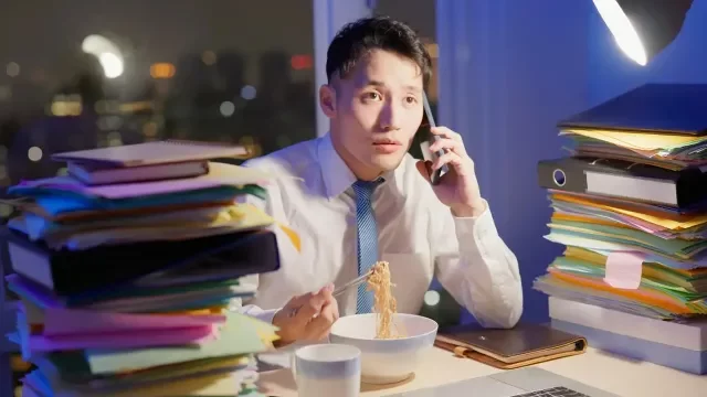 加班高薪VS不加班低薪，打工人该如何抉择？