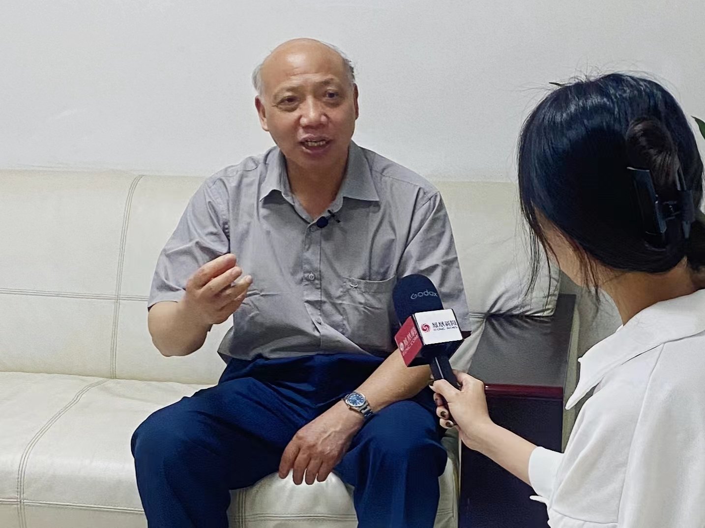 省作协主席蒋述卓做客东莞 把脉东莞文化强市建设