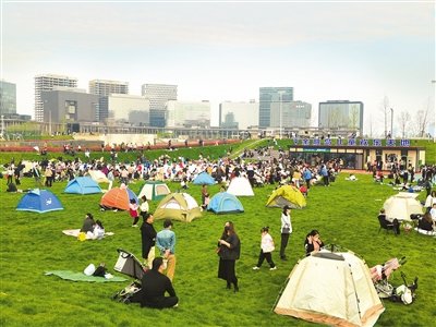 周末金融岛市民众多