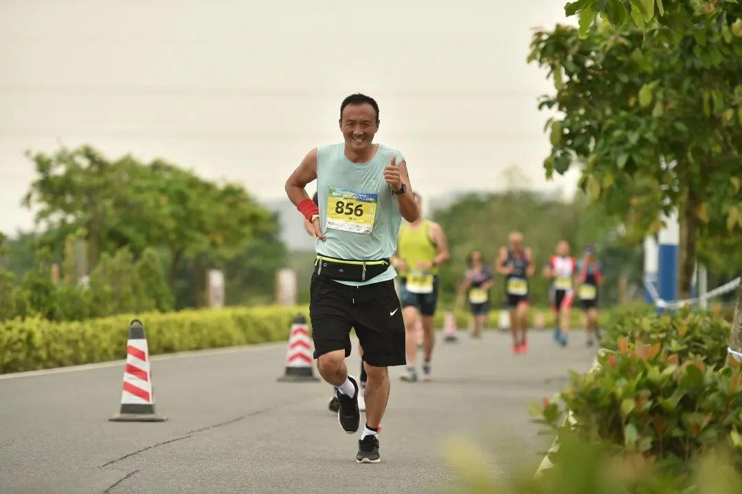 千名铁人竞相追逐！云东海铁人三项赛圆满结束