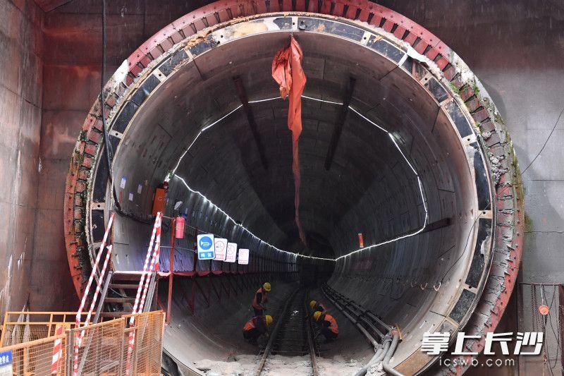 5月6日，长沙磁浮东延线接入T3航站楼工程磁浮T2站—磁浮T3站区间隧道土建工程顺利完成。均为长沙晚报全媒体记者 王志伟 摄