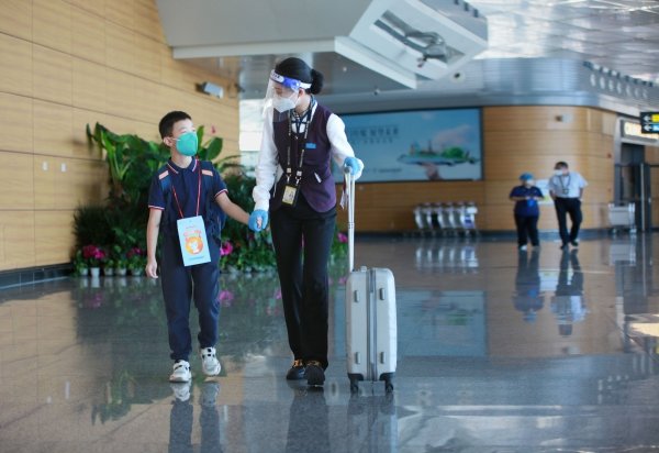 践行以客为尊，真诚服务广大中外旅客