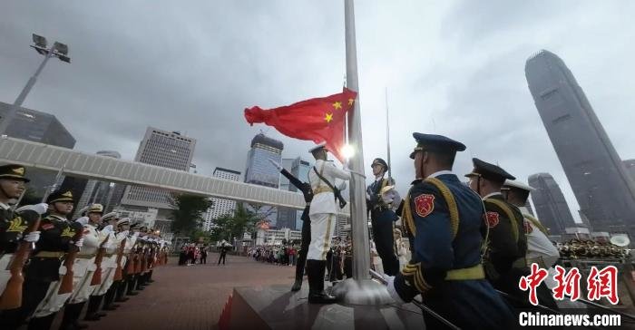 驻香港部队组织官兵和来队亲属参加“五一”升国旗仪式凤凰网深圳凤凰网 4393