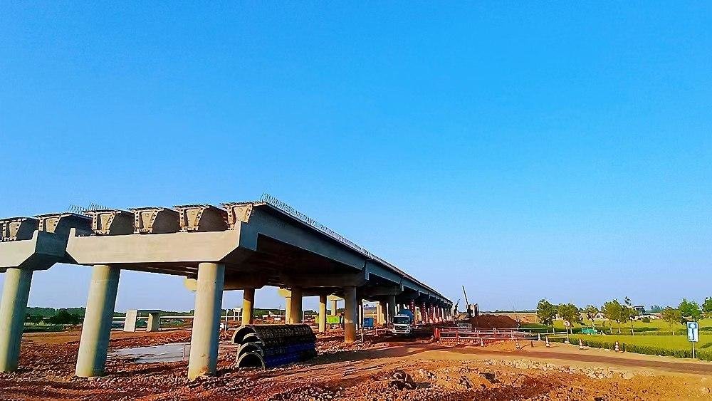 刘楼枢纽互通工程建设稳步推进。