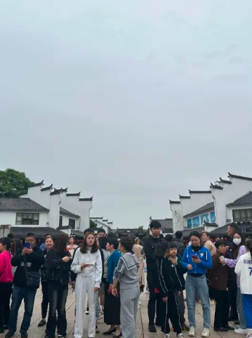 五一假期江西旅游火爆 南昌各景区现“人从众”