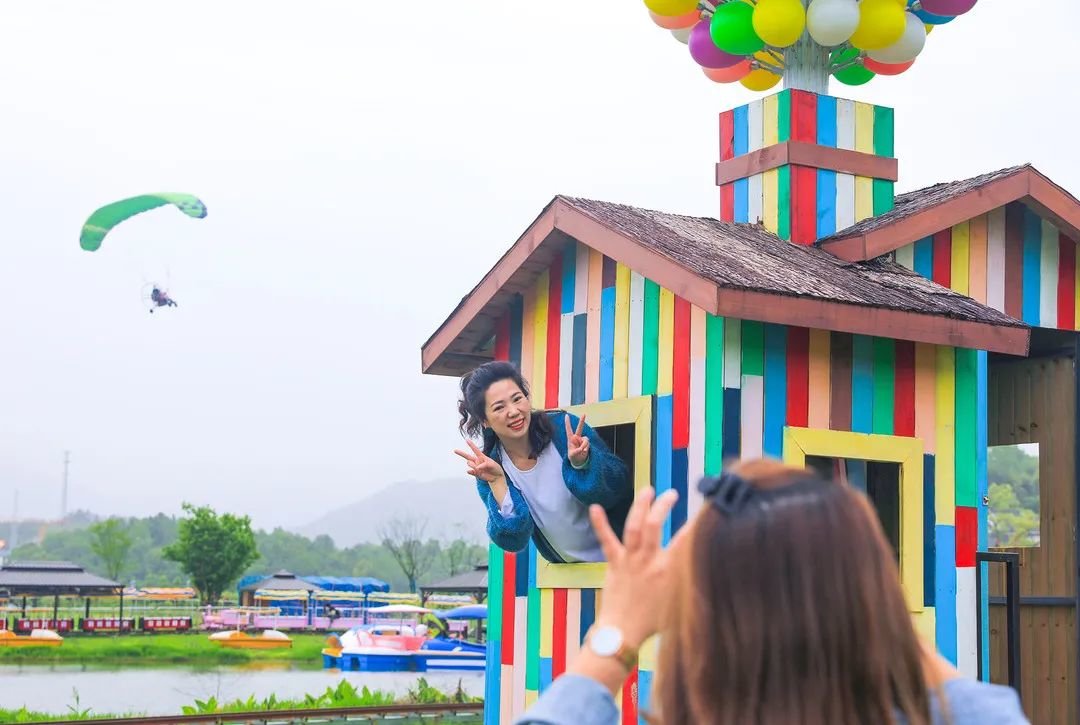 五一假期江西旅游火爆 南昌各景区现“人从众”
