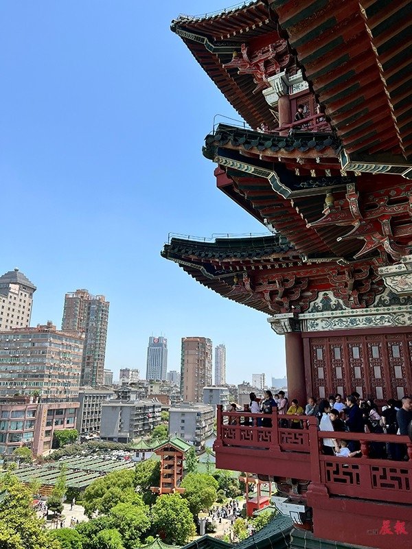 “五一”长假江西各地用心待客留人 八方游客在江西玩嗨了