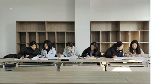 郑州市第五十六高级中学:三尺讲台天地宽,一寸丹心育桃李